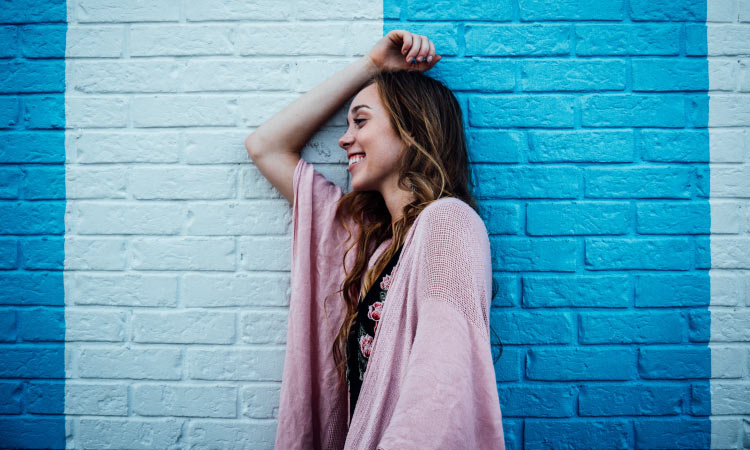 Brunette woman wearing a pink cardigan