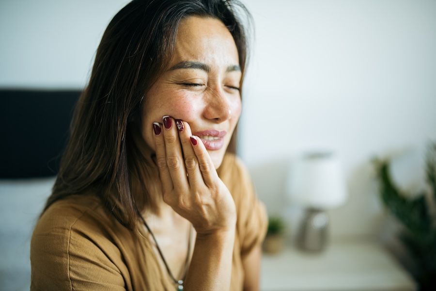 woman with sensitive teeth, teeth sensitivity